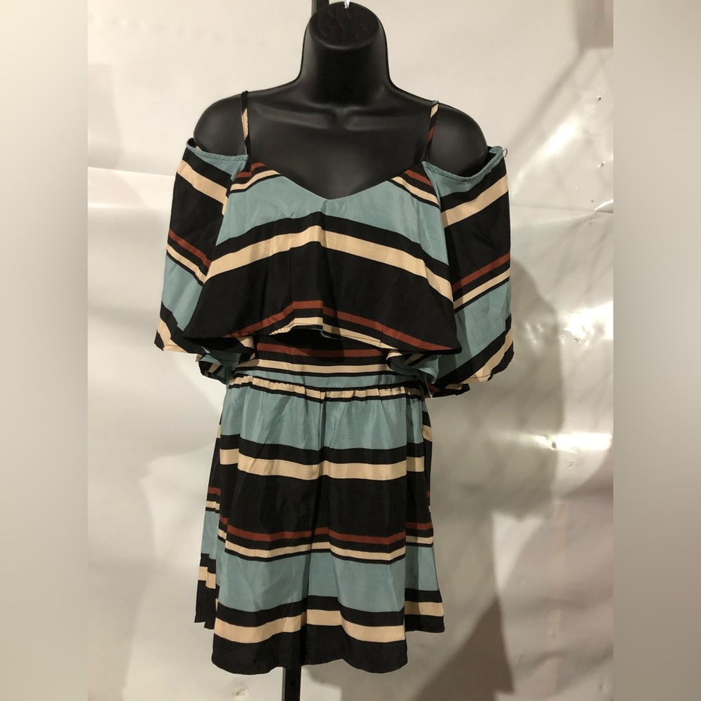 Women’s Open Shoulder Romper Size Medium